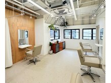 アイノウ(I know)の雰囲気（【NEW OPEN】木とベージュで落ち着く空間に＊）