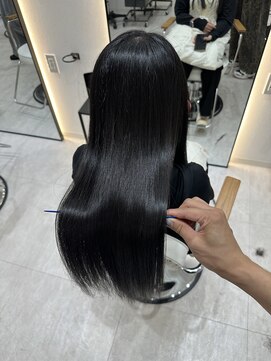 ジーナ 博多筑紫口(Zina) 透け艶ブルーブラック×美髪ストレート！【福田れん】