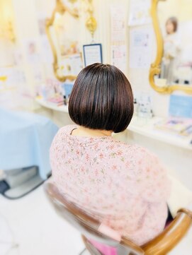 美容室 ティンカーベル 前下がりボブ
