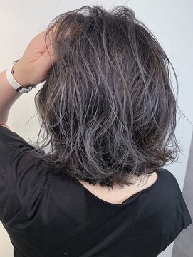 アンダーバーホワイト 天王寺阿倍野店(_WHITE) 極細ハイライト_グレージュ_無造作ウェーブ_ボブ
