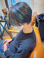 レボルトヘアー 松戸店(R-EVOLUT hair)&nbsp;ブルーハイライトの前下がりショート