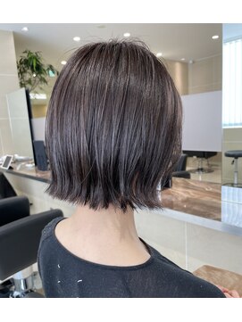クララ ヒロシマセカンドフロア(CLALA Hiroshima 2nd floor) スタイリスト田邉 切りっぱなしボブ2