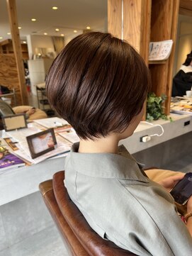 アドラーブル 駅南店(adorable) 20代30代前下がりショートツヤ感ボブウルフレイヤーカット