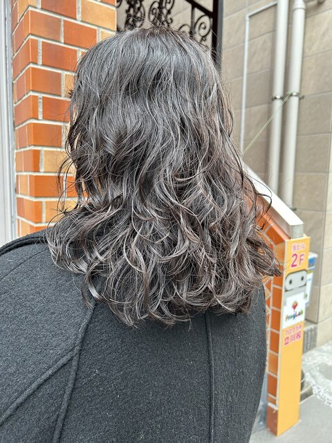 ミディアムヘアのパーマスタイル