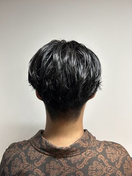 イッヒ 茅ヶ崎(IHHI) メンズ/毛流れ/ニュアンスパーマ/センターパート