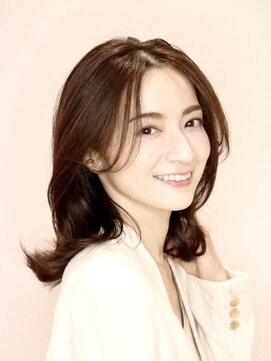 アンベリールフルー(EMBELLIR fleur) 大人のミディアムレイヤースタイル　３０代４０代５０代