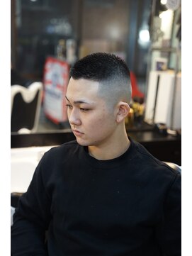 タイト スワッグ バーバーワークス(TIGHT SWAG BARBERWORKS) BUZZスキンフェード