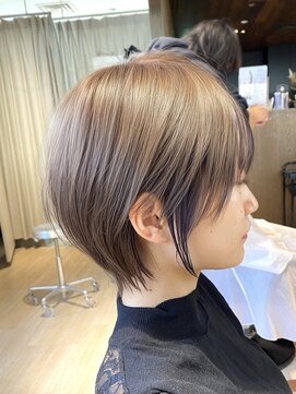 アマトウキョウ アユンチェ(AMA TOKYO×AYUNCHE) ショート　ショートヘア　ショートボブ　イヤリングカラー