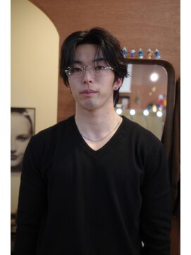 エディ(Edy) センターパートニュアンスパーマ韓国ヘアカルマヘア眉毛カット