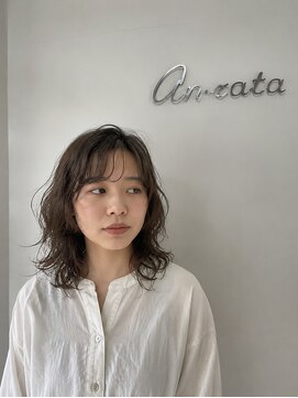 アンラタ(anrata) ミディアムレイヤーカット×赤み消しカラー