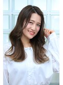 大人かわいい外ハネくびれヘア