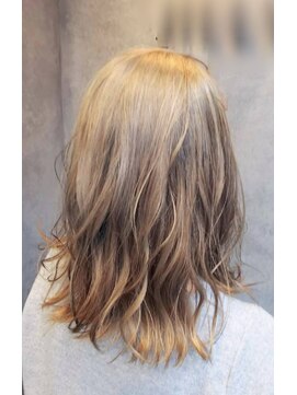 ホーリーグレイル(Holy grail) ゆるふわミディアムヘアー