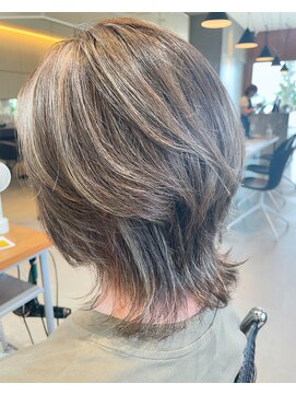 ヘアーエスクールエミュ(hair S. COEUR emu) 【白髪ぼかしハイライト×ウルフレイヤー】