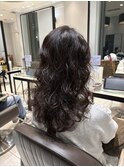 トップからボリュームがあるくるくるパーマヘア　銀座