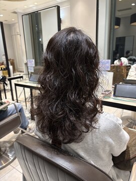 ネオリーブギンザ 銀座店(Neolive GINZA) トップからボリュームがあるくるくるパーマヘア　銀座