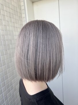 リグ 横浜(Lig.) チャコールグレージュホワイトシルバーブリーチダブルカラー横浜