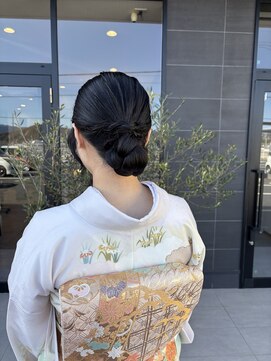 アチーブリス(achieve Liss) シニヨンスタイル