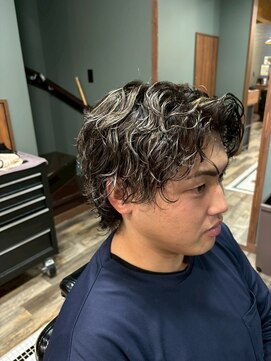 オールマンバーバーショップ 流山おおたかの森(Allman Barbershop) 顔剃りシェービング/ツイストスパイラルパーマ/アイロンパーマ