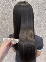 ベルフェミンミエル&nbsp;ツヤ感たっぷりストレートヘア