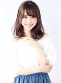 ミディアムヘアは小顔にも可愛くもなれます！
