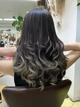 リブロ 三軒茶屋(LIBRO) ホワイトグレージュのグラデーションカラー