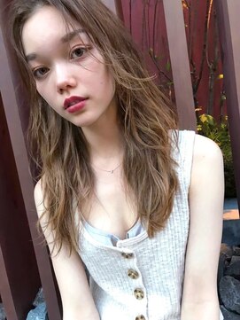 ディーバ 藤沢(D.I.E.V.A) 20代30代40代外ハネシャギー大人レイヤーカット透明感グレージュ