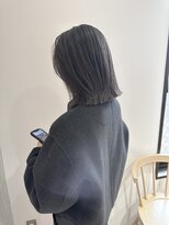 ヨーク(YOKE)&nbsp;YOKE 切りっぱなしボブ外ハネボブネイビーグレージュブリーチ