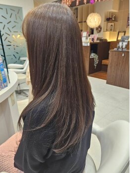 モネ(monet)の写真/クセをしっかり伸ばしながら、自然なストレートヘアへ導きます。思わず触れたくなるような柔らかな質感に。