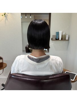 マアル(Maaru,) 切りっぱなしボブ