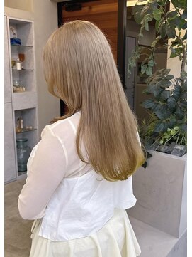 アム(am) グレージュ切りっぱなしボブ前髪ありミニボブミルクティベージュ