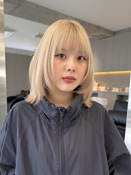 サンクプロジェクト(cinq PROJECT) ハイトーン切りっぱなしショートボブアッシュブロンドベージュ