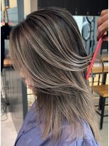 サロウィン 下北沢(SALOWIN)&nbsp;コントラスト強めなグレージュのシャドールーツ