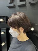 前下がりベース酸性ストレートショートボブ
