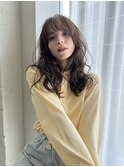 人気のレイヤーカットとニュアンスパーマで柔らかさを