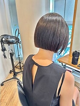 ブラウン (BROWN)の写真/話題の“髪質改善”トリートメントでダメージを補修し、髪本来の輝きを取り戻し憧れの美シルエットに♪