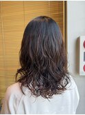 冬の透明感◎ロングカーリーパーマのニュアンス