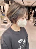 大人白髪ぼかしハイライト 前下がり丸みショートボブ