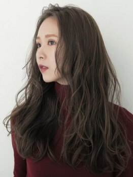 ヘアープラス シュシュ(Hair+ Chou Chou)の写真/こだわりのオーガニックカラーで髪や地肌にやさしいから、ダメージも最小限◎思いっきりカラーを楽しもう！