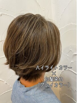 アン(Hair make un) ハイライトグレイカラー