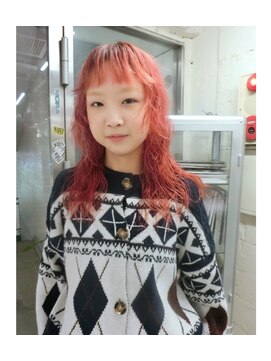 ノラ シブヤ(NORA) ブリーチパーマハイレイヤー赤髪