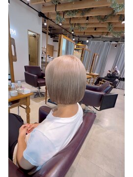 トゥルース 獨協大学前店(Hair&Make TRUTH) 艶感ミルクティーボブ
