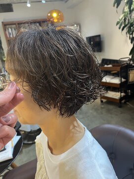 ビハインドザカーテン(BEHIND THE CURTAIN) マッシュショート×レイヤーショート×パーマ×白髪ぼかし