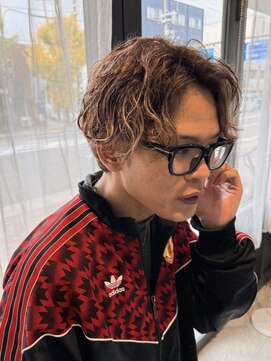 メンズセンターパートスタイル