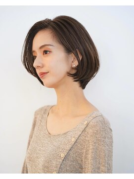 アイスバーグ(eyesburg) 30代40代50代ひし形ショートボブ/前髪なし/白髪ぼかし