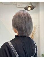 ロッカ(ROCCA) 赤みを抑えた透明感グレーボブ