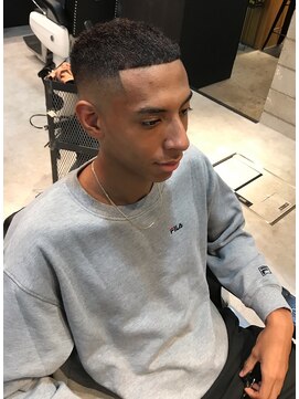 フランクスバーバー アンド ビアークラブ(FRANK'S BARBER and BEER CLUB) ワイルドツーブロックショートレイヤースキンフェードカット