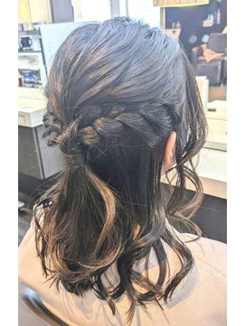 エノモト(ENOMOTO) 大人ガーリー三つ編みハーフアップヘアアレンジ