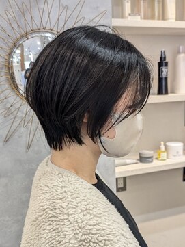 ポジ(poji) ショートヘアー　ブラウンカラー　前髪カット　顔まわり　韓国風