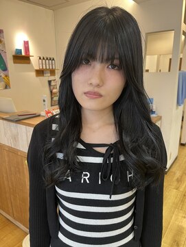 ナンプウ(Nanpu) 顔周りレイヤーカット×ブルーブラック