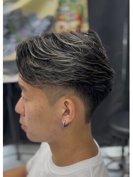 バジー バイ ディーアンドティー(Buzzy by D&T) 毛流れセンターパート